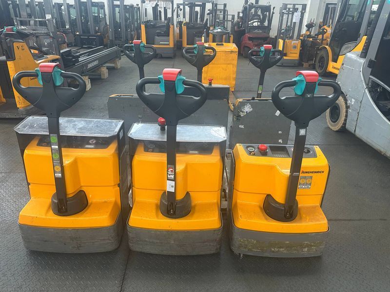 Použit&aacute; manipulačn&aacute; technika Jungheinrich EJE M13 2021y (5pc in stock) &mdash; Booster Lift