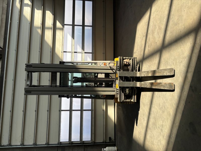 Použit&aacute; manipulačn&aacute; technika Jungheinrich EFG 425K &mdash; Booster Lift
