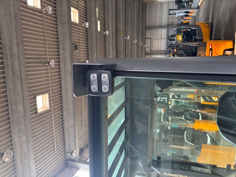 Použit&aacute; manipulačn&aacute; technika Jungheinrich EFG 425K &mdash; Booster Lift