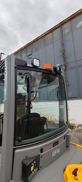 Použit&aacute; manipulačn&aacute; technika Jungheinrich EFG 320 LION 4.4m/ 2020y/ 2650h &mdash; Booster Lift