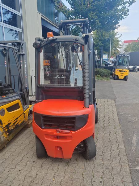 Used material handling equipment Linde H18D &mdash; Booster Lift