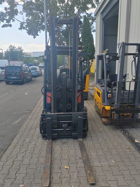 Used material handling equipment Linde H18D &mdash; Booster Lift