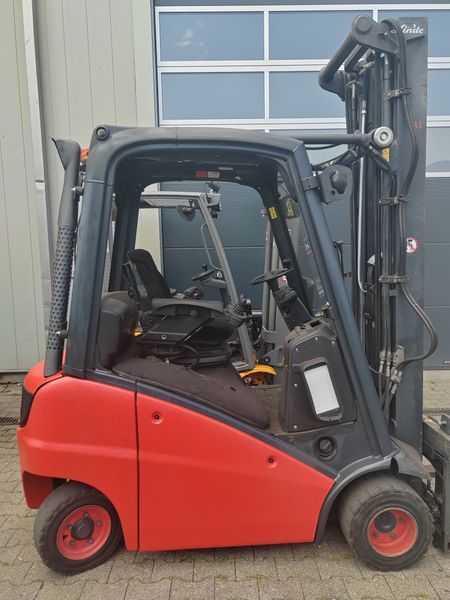 Used material handling equipment Linde H18D &mdash; Booster Lift