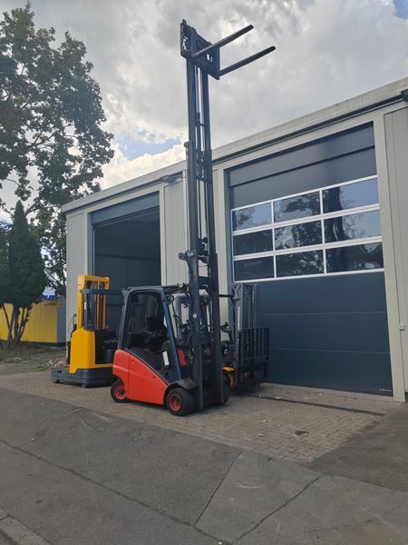 Used material handling equipment Linde H18D &mdash; Booster Lift