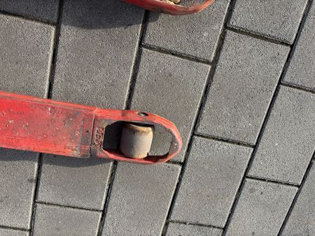 Used material handling equipment Linde L16AP &mdash; Booster Lift