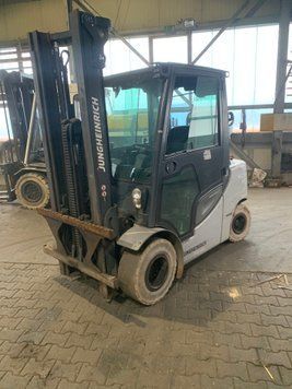 Použit&aacute; manipulačn&aacute; technika Jungheinrich TFG 435s 3.5t / 7988h/ 2015y/ 4v &mdash; Booster Lift