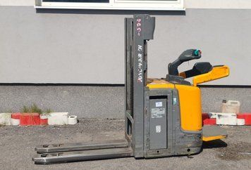 Použit&aacute; manipulačn&aacute; technika Jungheinrich ERC 212z /2020y / initial/ 2.5m/ 5876/ free lift &mdash; Booster Lift