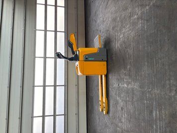 Used material handling equipment Jungheinrich ERE 120 KP &mdash; Booster Lift