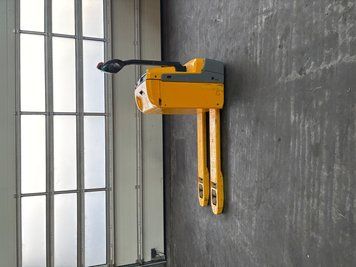 Used material handling equipment Jungheinrich EJE 116 &mdash; Booster Lift