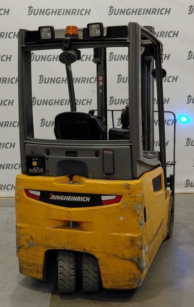 Použit&aacute; manipulačn&aacute; technika Jungheinrich EFG 216K &mdash; Booster Lift