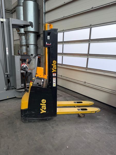 Použit&aacute; manipulačn&aacute; technika Yale MS12 &mdash; Booster Lift