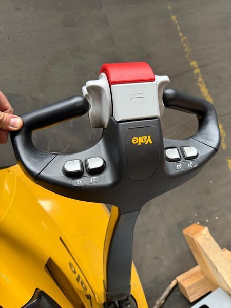 Použit&aacute; manipulačn&aacute; technika Yale MS12 &mdash; Booster Lift
