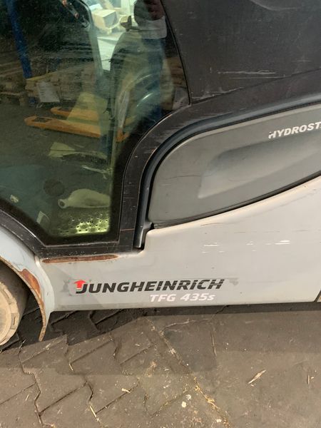 Použit&aacute; manipulačn&aacute; technika Jungheinrich TFG 435s 3.5t / 7988h/ 2015y/ 4v &mdash; Booster Lift