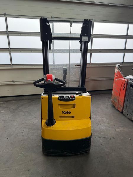 Použit&aacute; manipulačn&aacute; technika Yale MS12 &mdash; Booster Lift