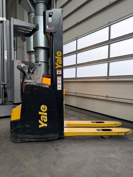 Použit&aacute; manipulačn&aacute; technika Yale MS12 &mdash; Booster Lift
