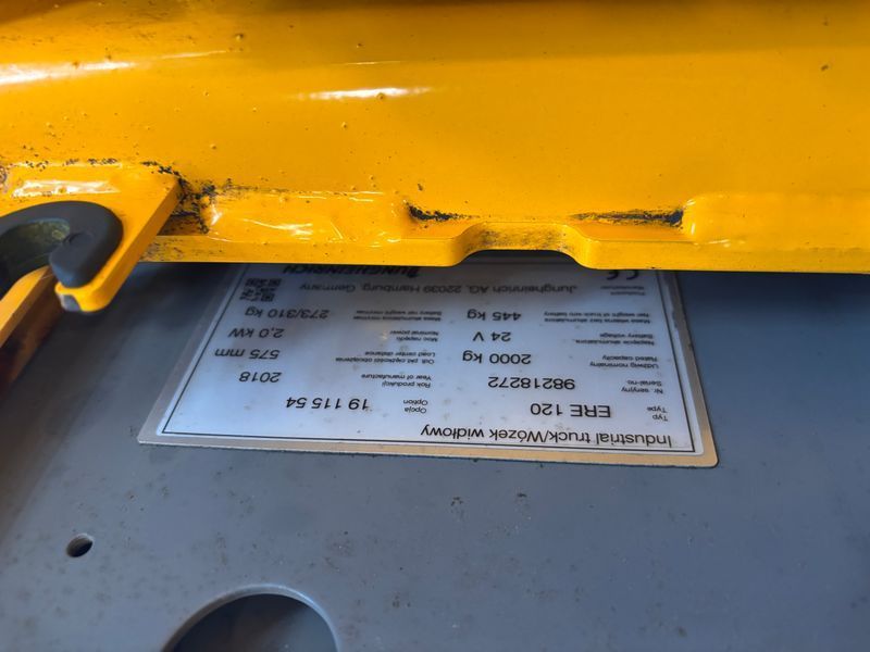 Použit&aacute; manipulačn&aacute; technika Jungheinrich ERE 120 KP &mdash; Booster Lift