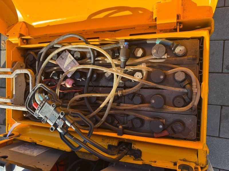 Použit&aacute; manipulačn&aacute; technika Jungheinrich ERE 120 KP &mdash; Booster Lift