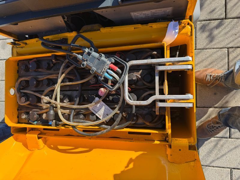 Použit&aacute; manipulačn&aacute; technika Jungheinrich ERE 120 KP &mdash; Booster Lift