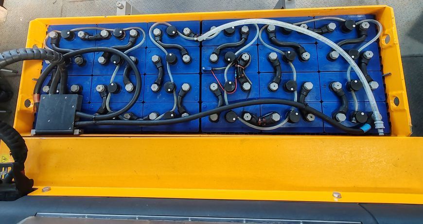 Použit&aacute; manipulačn&aacute; technika Jungheinrich ETV 214 9m/ 2020y/ 13432h &mdash; Booster Lift