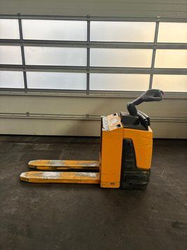 Used material handling equipment Jungheinrich ERE 120/C20 &mdash; Booster Lift