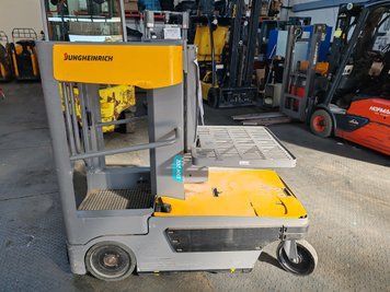 Použit&aacute; manipulačn&aacute; technika Jungheinrich EKM 202 300E 714mh &mdash; Booster Lift