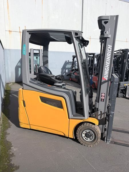 Použit&aacute; manipulačn&aacute; technika Jungheinrich EFG 216K &mdash; Booster Lift