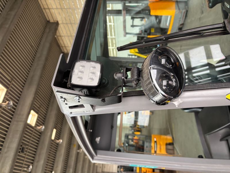 Použit&aacute; manipulačn&aacute; technika Jungheinrich EFG 215 &mdash; Booster Lift