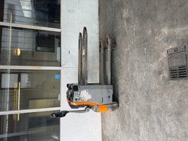 Použit&aacute; manipulačn&aacute; technika Still EXU-H18 &mdash; Booster Lift