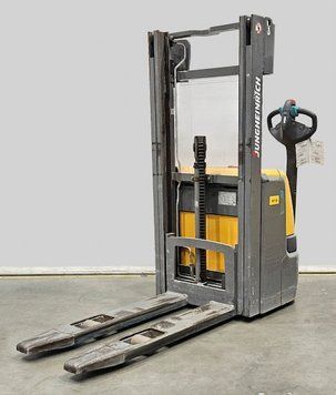 Used material handling equipment Jungheinrich EJC 112 LI ION 2.5m/ free lift/ 2051h &mdash; Booster Lift