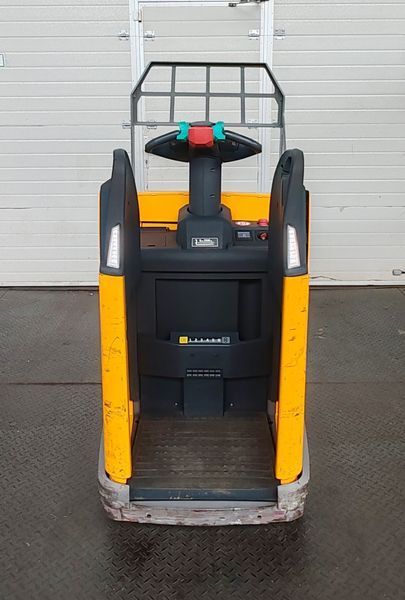 Used material handling equipment Jungheinrich ERE 225 2021y/ 2305mh &mdash; Booster Lift