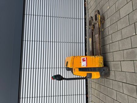 Použit&aacute; manipulačn&aacute; technika Jungheinrich EJE 116 Batterie aus 2020 &mdash; Booster Lift