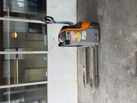 Used material handling equipment Still EXU-H18 &mdash; Booster Lift