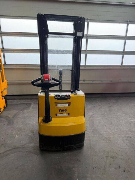 Used material handling equipment Yale MS16 &mdash; Booster Lift