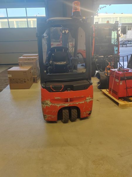 Použit&aacute; manipulačn&aacute; technika Linde E16L-02 &mdash; Booster Lift