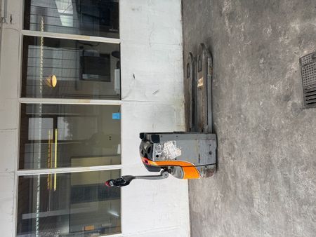 Used material handling equipment Still EXU-H18 &mdash; Booster Lift