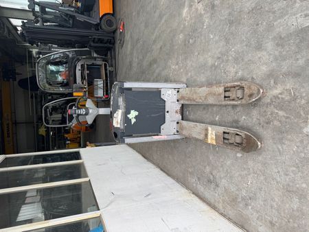 Used material handling equipment Still EXU-H18 &mdash; Booster Lift