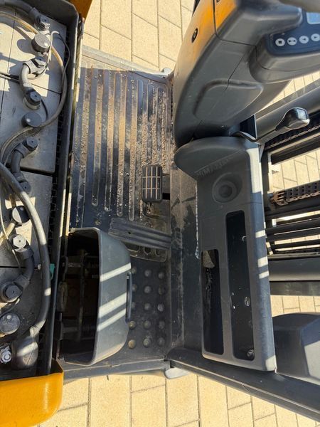 Použit&aacute; manipulačn&aacute; technika Jungheinrich EFG VAC 20 &mdash; Booster Lift