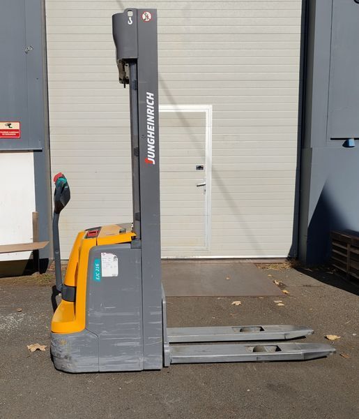 Used material handling equipment Jungheinrich EJC 216 5.25m / batt 2021 &mdash; Booster Lift