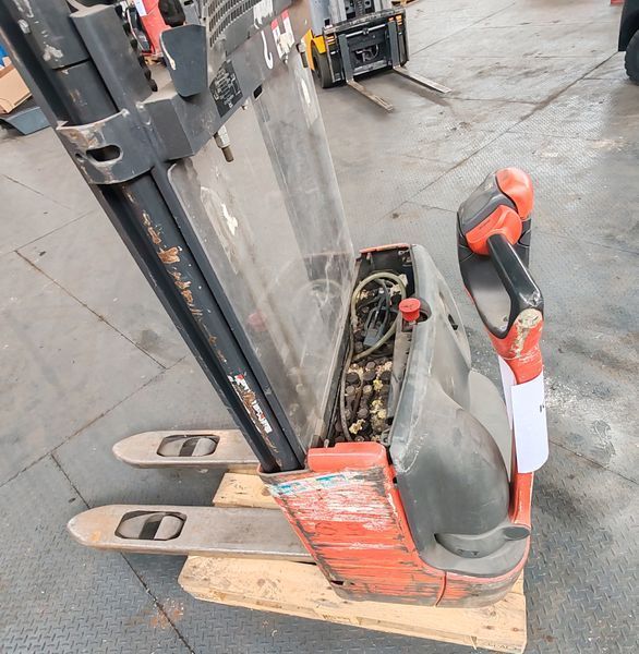Použit&aacute; manipulačn&aacute; technika Linde L10 bad battery &mdash; Booster Lift