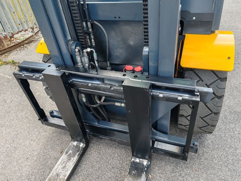 Použit&aacute; manipulačn&aacute; technika Jungheinrich TFG 430s 1555h/ 4.3m/ 4v &mdash; Booster Lift