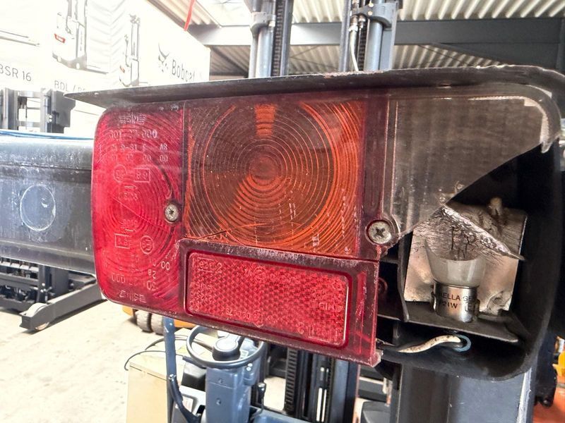 Použit&aacute; manipulačn&aacute; technika Jungheinrich EFG VAC 20 &mdash; Booster Lift
