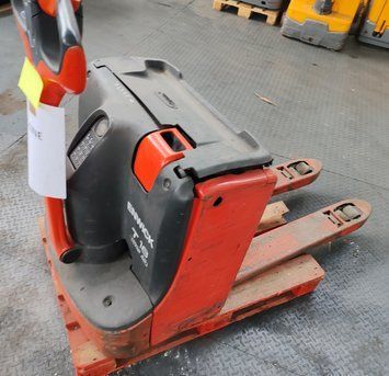 Použit&aacute; manipulačn&aacute; technika Linde T18 defect &mdash; Booster Lift