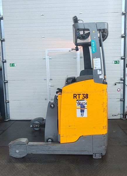 Použit&aacute; manipulačn&aacute; technika Jungheinrich ETV 214 &mdash; Booster Lift