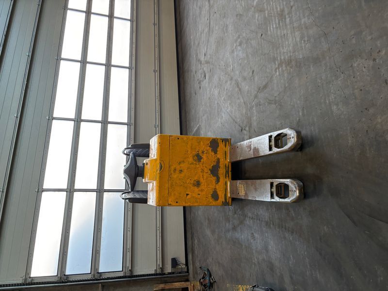 Použit&aacute; manipulačn&aacute; technika Jungheinrich ERE225 20 115 54 &mdash; Booster Lift