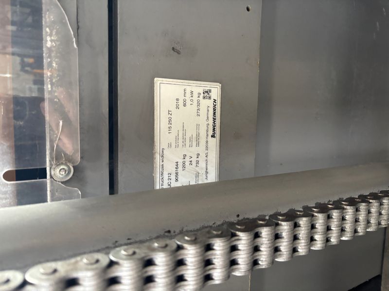 Used material handling equipment Jungheinrich EJC 212 &mdash; Booster Lift