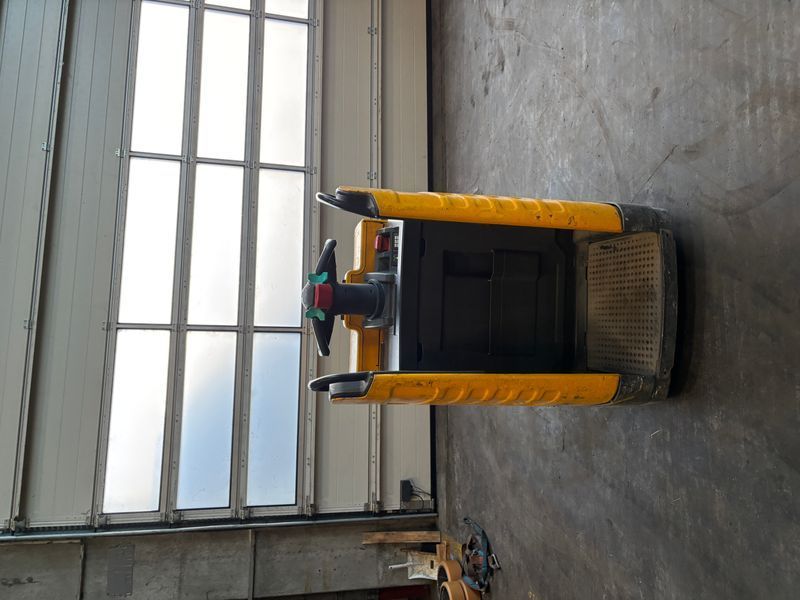 Použit&aacute; manipulačn&aacute; technika Jungheinrich ERE225 20 115 54 &mdash; Booster Lift
