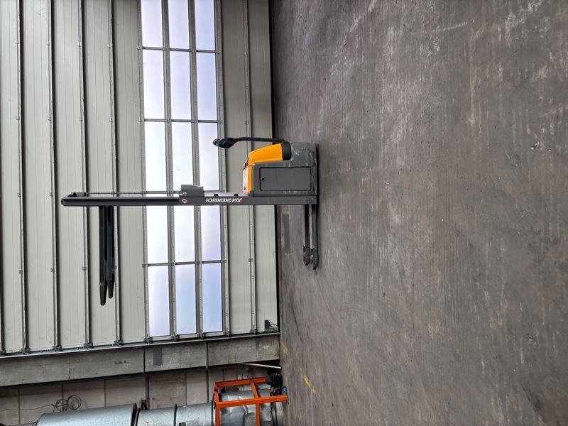 Used material handling equipment Jungheinrich EJC 212 &mdash; Booster Lift