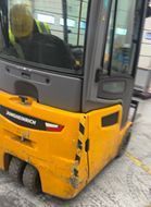 Použit&aacute; manipulačn&aacute; technika Jungheinrich EFG 213 DZ500 &mdash; Booster Lift