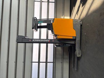 Used material handling equipment Jungheinrich ETV 214 &mdash; Booster Lift