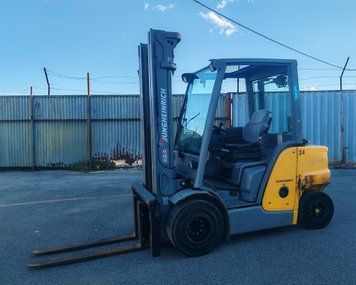 Použit&aacute; manipulačn&aacute; technika Jungheinrich DFG 425s 5.5m/ 4v/ 4371mh &mdash; Booster Lift